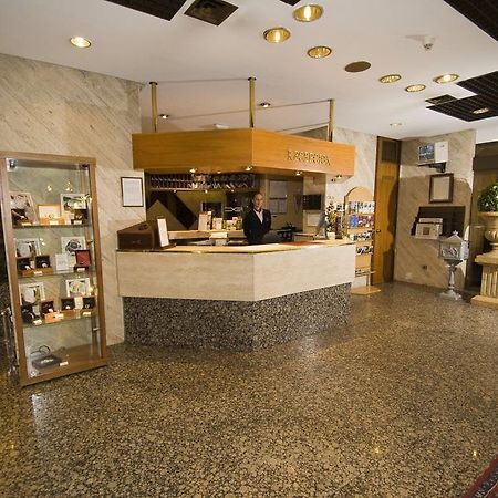 Foxa 25 Hotel Madrid Bagian luar foto