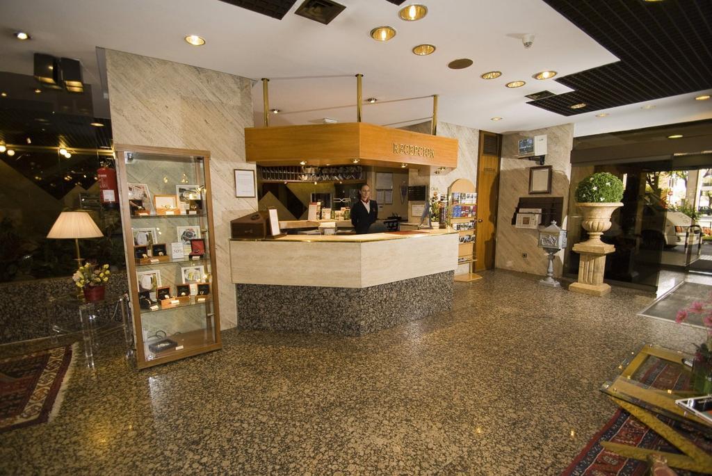 Foxa 25 Hotel Madrid Bagian luar foto