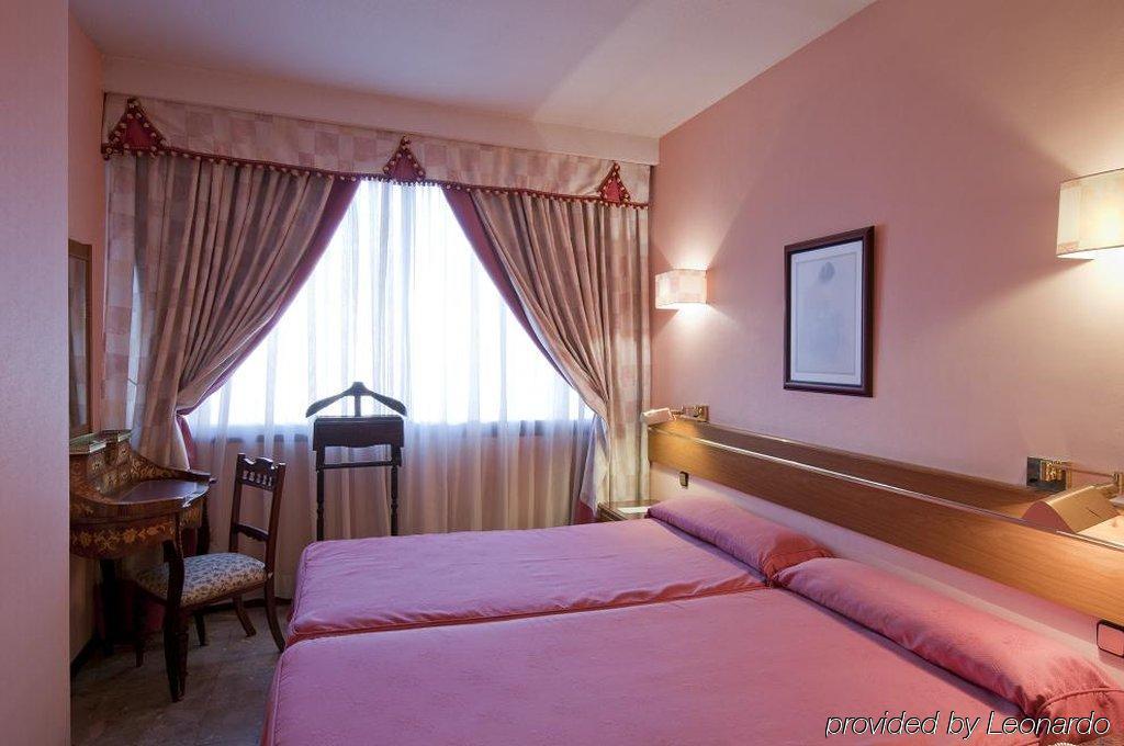 Foxa 25 Hotel Madrid Ruang foto