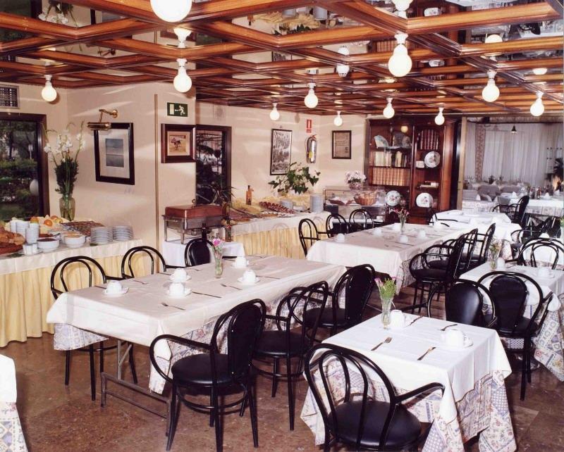 Foxa 25 Hotel Madrid Bagian luar foto